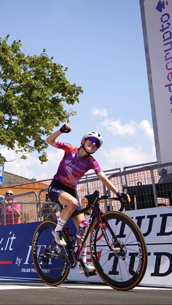 Giro d'Italia Women, la terza tappa alla neozelandese Fisher Black, in rosa sempre Elisa Longo Borghini