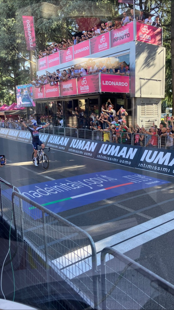 Giro d’Italia, a Cesano Maderno vince il tedesco Denz, ritirato Ayuso