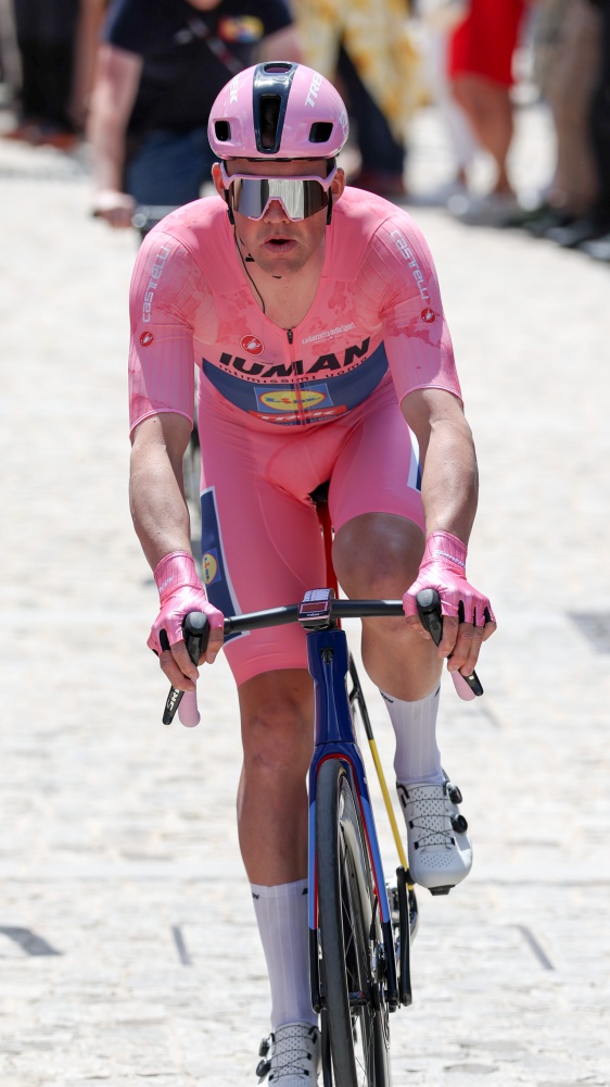 Giro d’Italia, ancora Pedersen. Terza vittoria di tappa per la maglia rosa danese