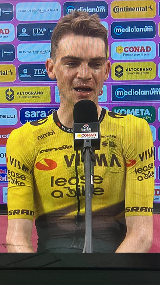 GIRO D’ITALIA, GIULIO CICCONE BEFFATO SULLE DOLOMITI, VINCE KUSS