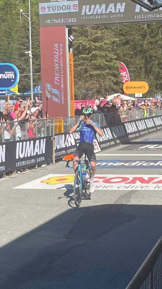 Giro d’Italia, il francese Predhomme vince a Champoluc, Del Toro sempre in maglia rosa