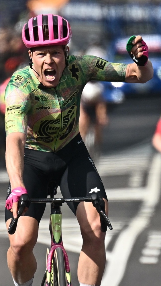 Giro d’Italia sempre più scandinavo, ad Andalo vince il danese Valgren