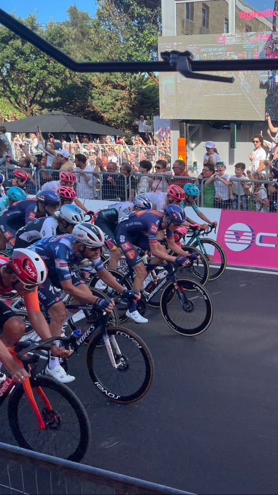 Giro d’Italia, tripletta olandese nello sprint di Lecce, vittoria di Van Uden