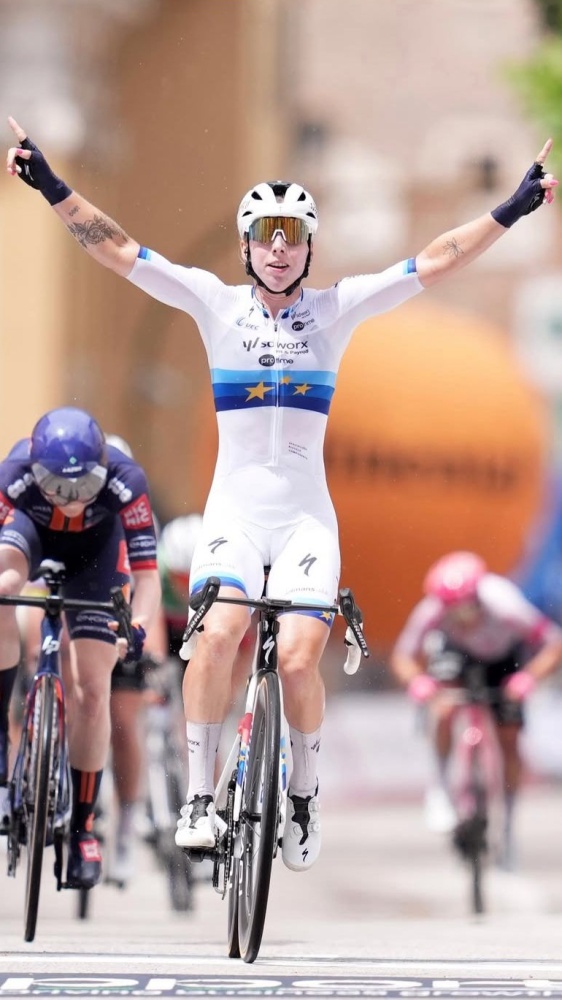 Giro d’Italia Women 2025, a Trento vola Wiebes, in maglia rosa resta Hendersen