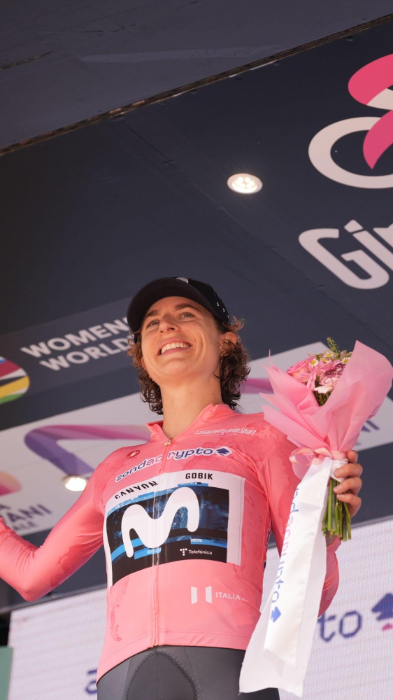 Giro d’Italia Women 2025, la prima maglia rosa va alla svizzera Marlen Reusser