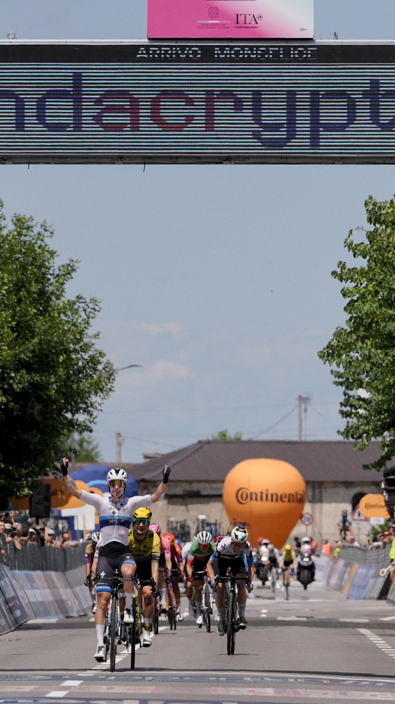 Giro d’Italia Women 2025, Lorena Wiebes fa il bis a Monselice. In rosa resta la svizzera Reusser