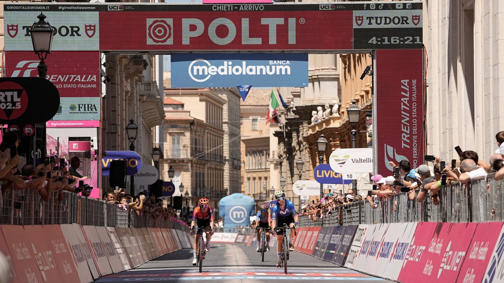 Giro d’Italia Women, la sesta tappa a Liane Lippert, Longo Borghini difende la maglia rosa