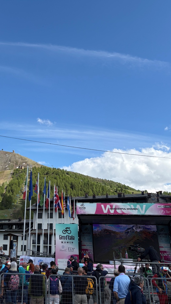 Giro d’Italia Women, sul Colle delle Finestre vince Demi Vollering. Van der Breggen conserva la maglia rosa
