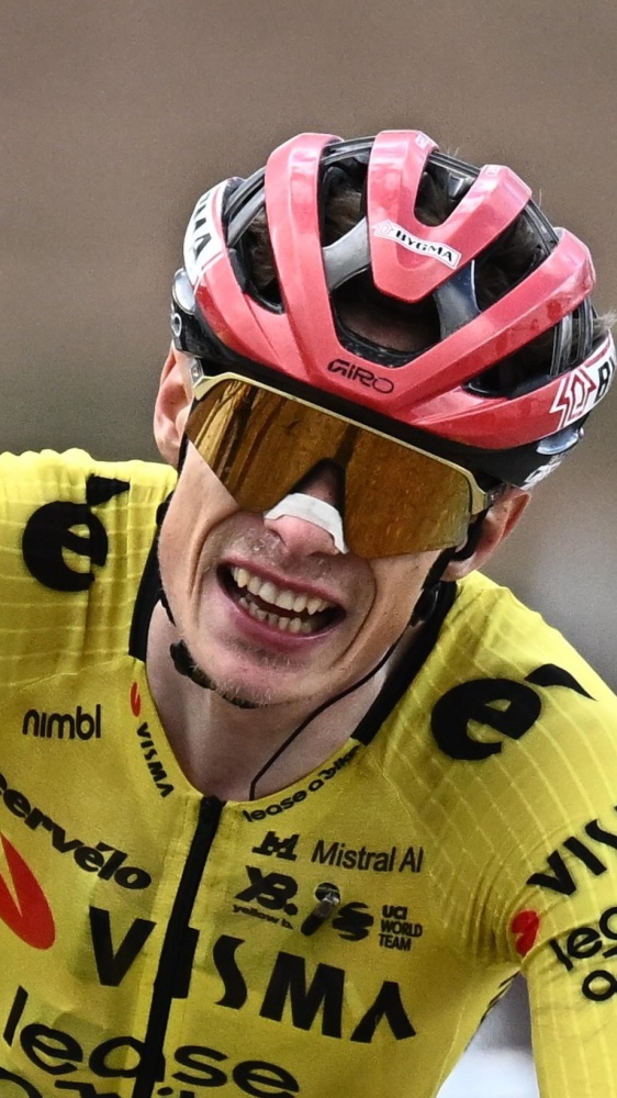 GIRO, SUL BLOCKHAUS L’ACUTO VINCENTE DI VINGEGAARD; EULALIO CONSERVA LA MAGLIA ROSA
