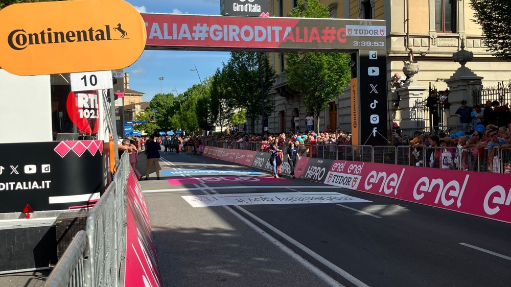 Giro: vittoria francese a Lucca, successo per Thomas, rammarico per gli italiani Milan e Pietrobon