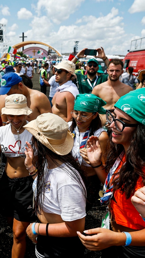 Giubileo dei giovani: a Roma la pacifica (e allegra) invasione dei fedeli del futuro, attesi un milione di ragazzi