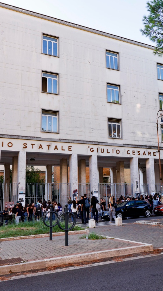 Al Liceo Giulio Cesare di Roma spunta la "lista degli stupri". Valditara, fatto grave da sanzionare