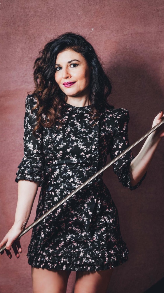 Giusy Ferreri presenta in diretta a RTL 102.5 il nuovo singolo “Musica Classica”