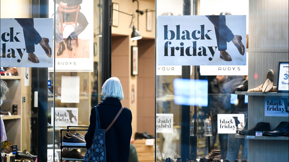 Gli sconti del Black Friday, gli americani hanno speso finora 990 miliardi per feste, anche in Italia è caccia all’acquisto