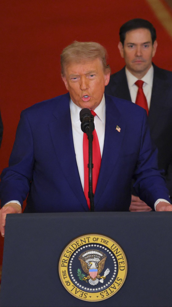 Gli Stati Uniti attaccano l'Iran. Trump, distrutti i siti nucleari, ora la pace altrimenti colpiamo altri obiettivi. Teheran, è guerra