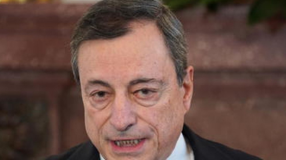 Governo, a Bruxelles Draghi difende la linea dura e i test obbligatori per chi entra, pure se vaccinato