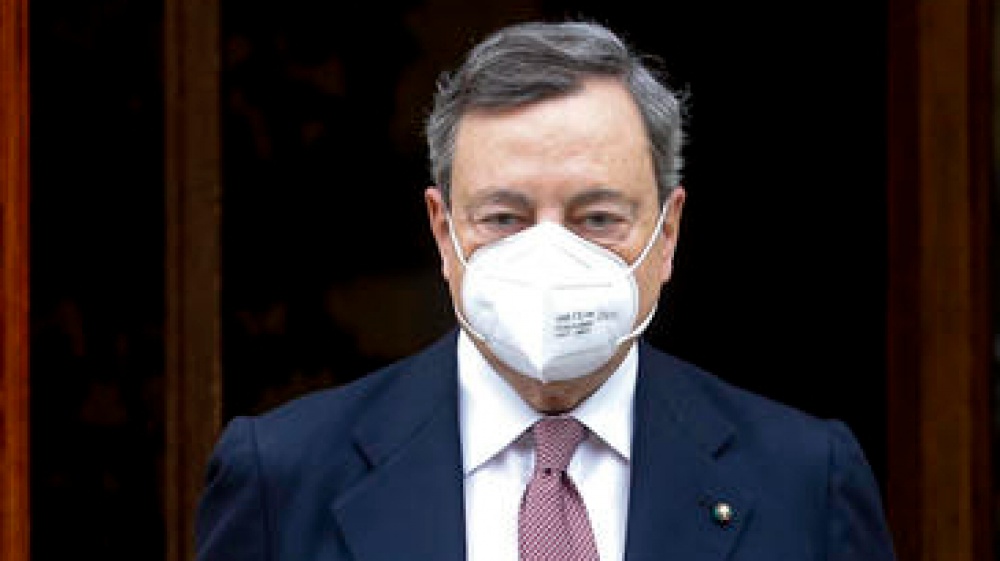 Governo, Draghi negli Usa, ma in Italia si allarga il fronte contro l’invio di nuove armi a Kiev