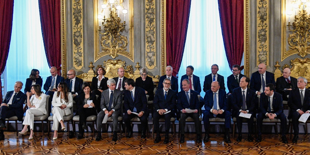 Governo Meloni premier ha giurato al Quirinale Serviremo l