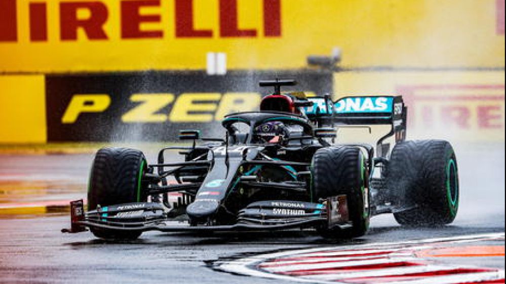 Gp d'Ungheria, Lewis Hamilton in pole position davanti a Bottas. Quinta e sesta posizione per le Ferrari di Vettel e Leclerc