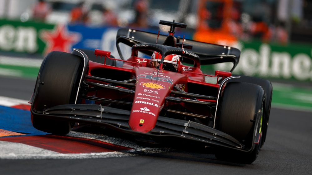 GP Messico, il duello Leclerc - Perez è ancora aperto. Nelle libere brutto incidente per il pilota Ferrari