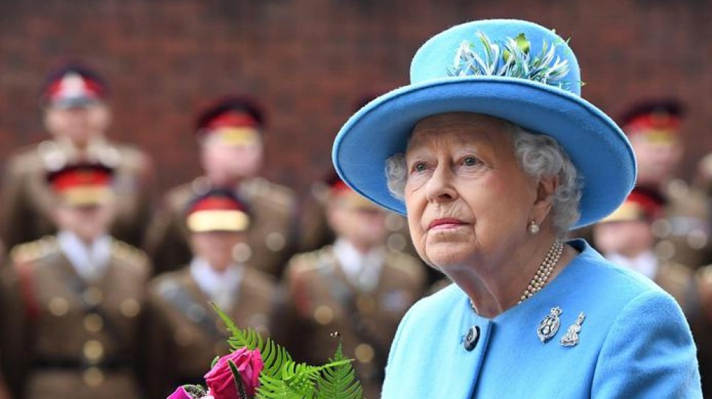Gran Bretagna, aumenta la popolarità della regina Elisabetta, è lei la più popolare tra i sudditi, in calo Harry e Meghan, oltre al principe Andrea