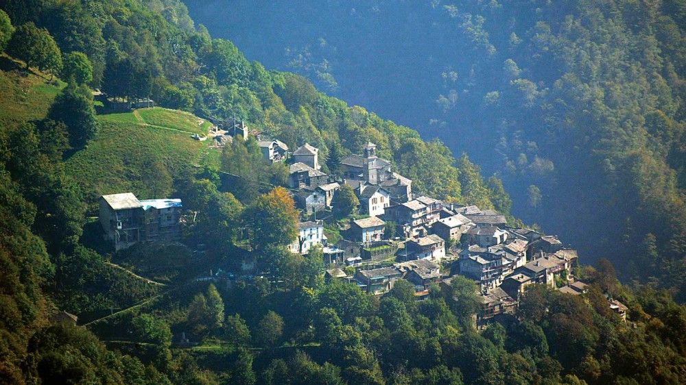 Grave incidente alla funivia, i sette abitanti di Monteviasco, Varese, isolati sulla montagna da due anni