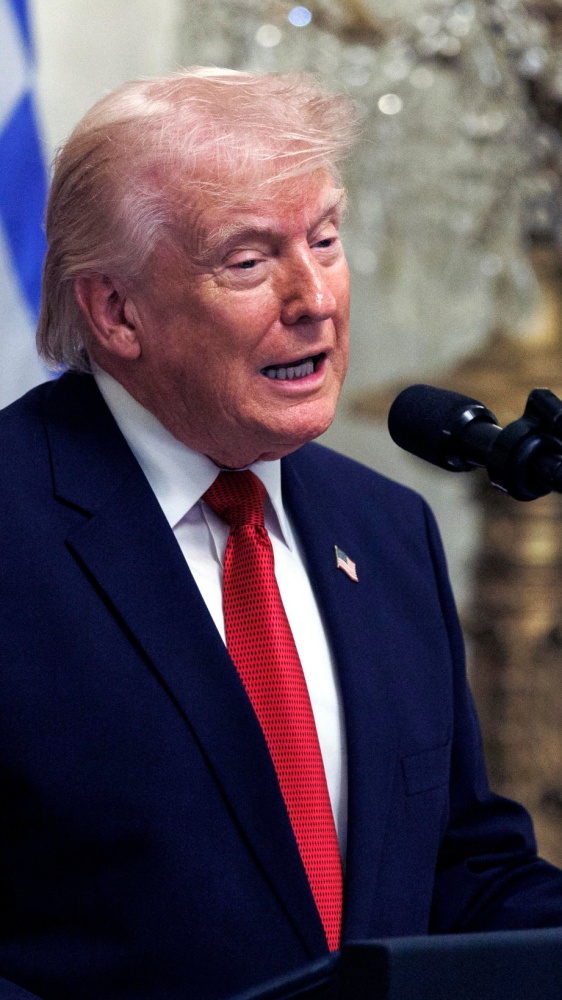 Guerra del Golfo:  Donald Trump annuncia altri dieci giorni senza attacchi alle centrali iraniane