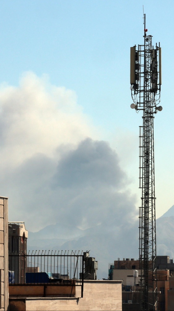 Guerra in Medioriente, si apre il fronte libanese. Colpita l'ambasciata americana a Riad