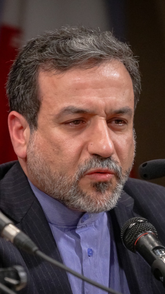 Guerra Israele-Iran, diplomazia a lavoro: summit a Ginevra. Il Cremlino: "uccisione Khamenei apre vaso di Pandora"