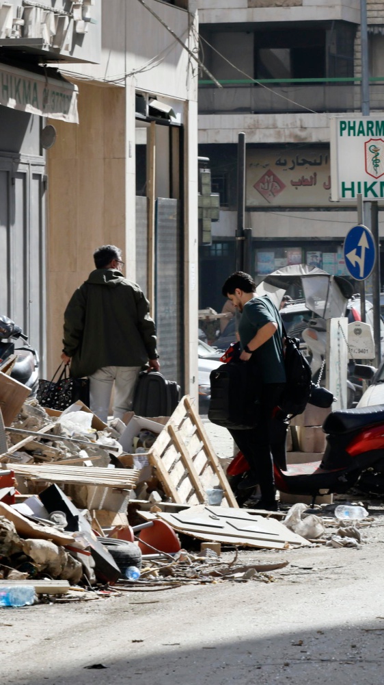 Guerra nel Golfo: mezzo Unifil italiano colpito dagli israeliani in Libano, nessun ferito ma grande agitazione