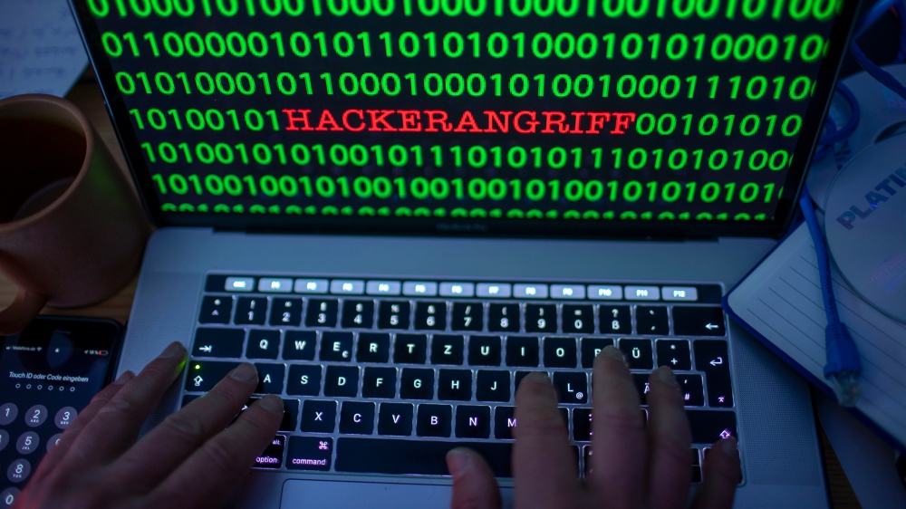 Hacker anti-Israele attaccano siti web di 3 aeroporti italiani, nel mirino Valle d'Aosta, Calabria e Puglia