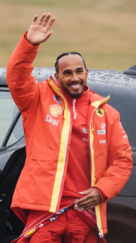 Hamilton e Ferrari, i numeri del fenomeno sportivo del momento: dai social network agli aspetti economici, quali le conseguenze del trasferimento del pilota britannico?