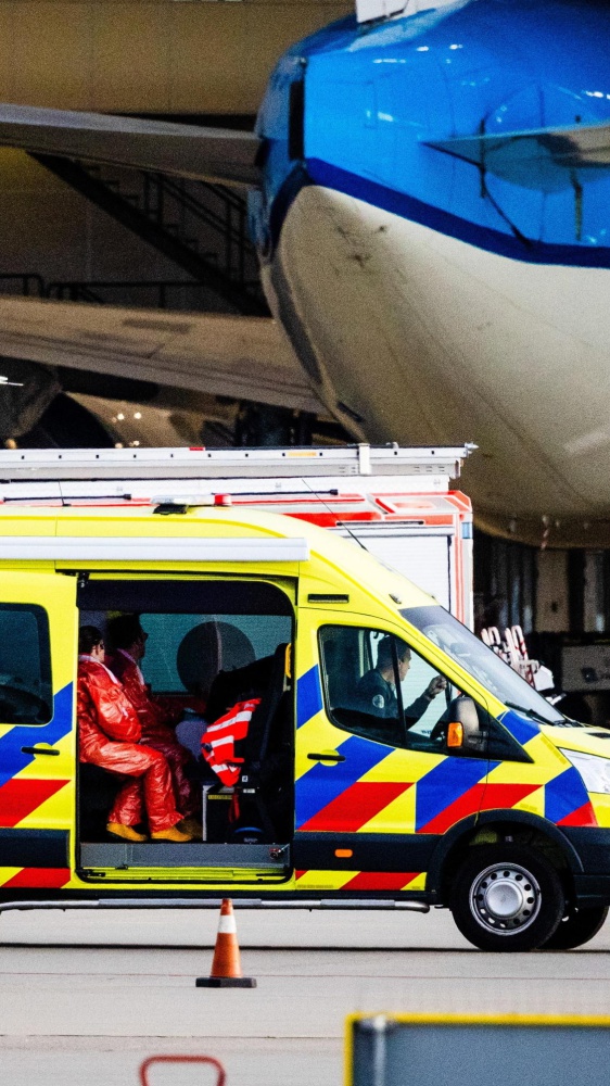 Hantavirus, attivata in Italia la sorveglianza  su 4 passeggeri che hanno viaggiato sull’aereo su cui era salita una donna poi deceduta