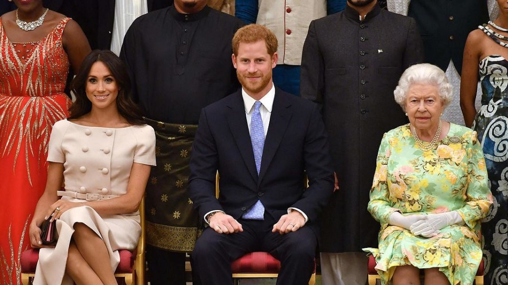 Harry e Meghan visitano la regina Elisabetta II: un gesto cortese o un segnale d'allarme?