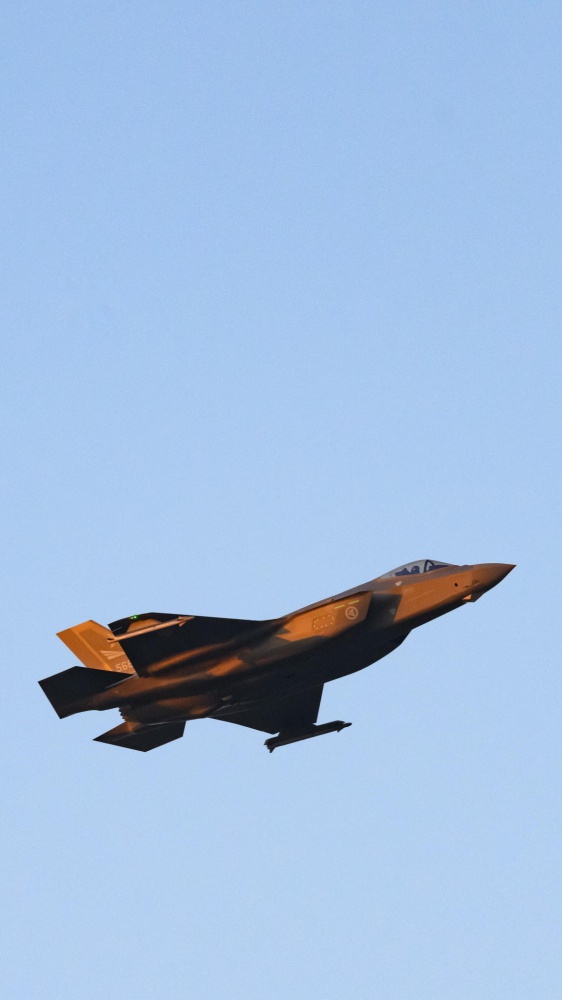 I caccia di Putin e l'intervento dei velivoli italiani, cosa sono i Mig-31 che hanno violato lo spazio aereo NATO e gli F-35 che li hanno intercettati