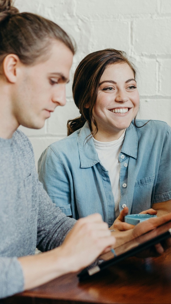 I giovani lasciano l'Italia: ecco quali sono le nazioni più ambite. L'allarme del CNEL