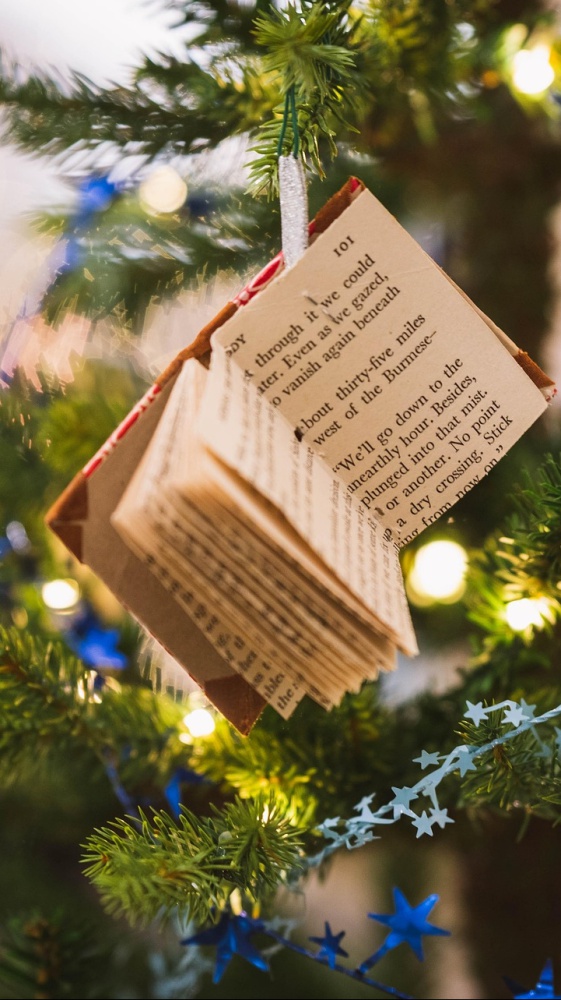 I libri più interessanti della settimana, tra “Il grande libro delle storie di Natale” a “Una favola” e “Il tempo delle volpi”