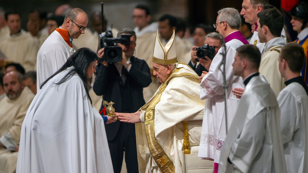 I riti della Pasqua, Papa Francesco in San Pietro per la Veglia Pasquale, odio e guerre i nostri macigni