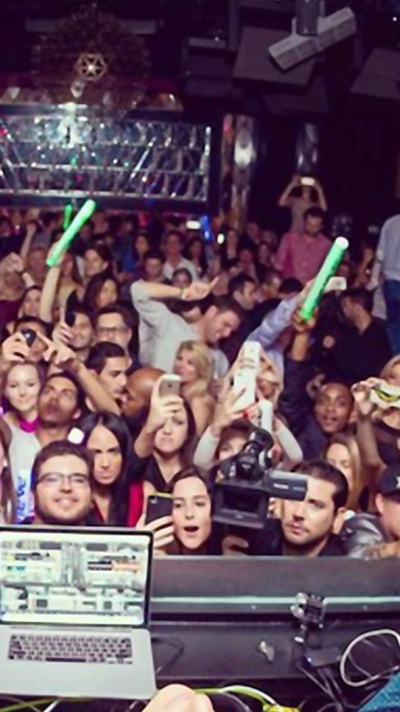 Ibiza, è giallo sulla morte di un noto DJ italiano, Michele Noschese - noto come Godzi- aveva 35 anni