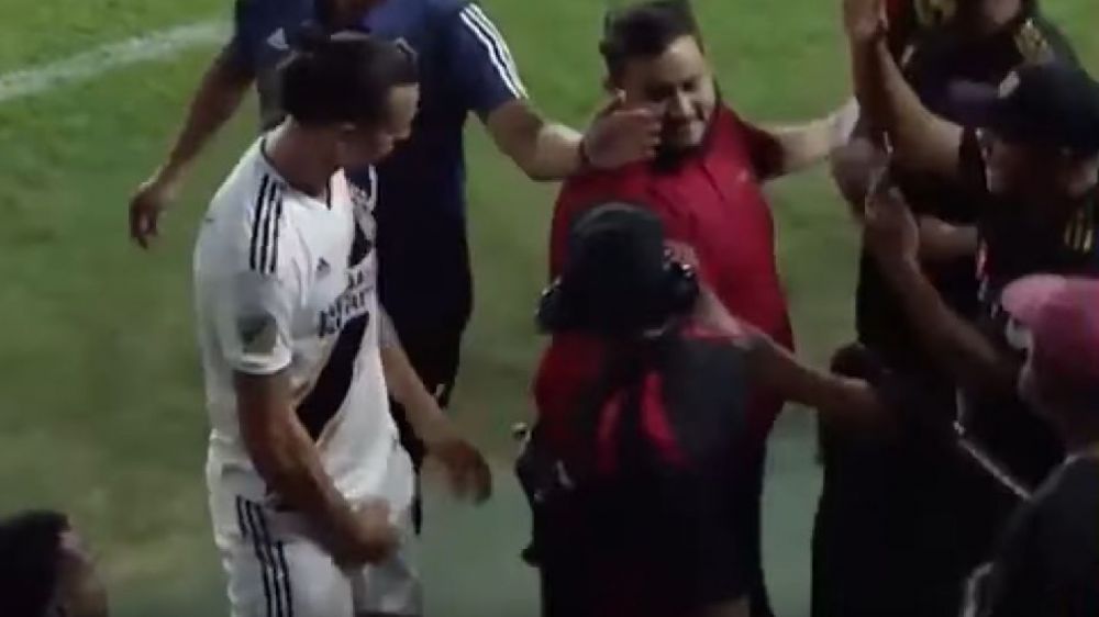 Ibrahimovic, eliminazione in Mls e gestaccio, il video