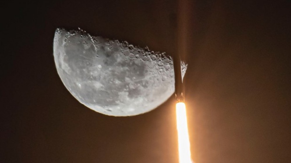 Il 4 marzo il detrito di un razzo spaziale colpirà la luna, non sarà un vettore di Elon Musk, ma un razzo cinese