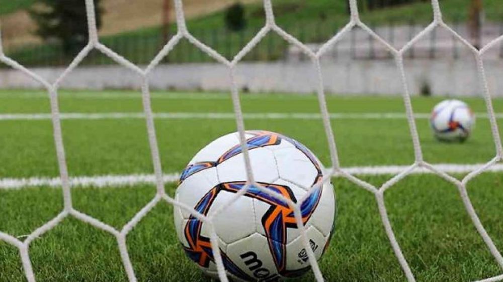 Il calcio ora vuole ripartire, ma i ministri Spadafora e Speranza frenano, domani riunione decisiva