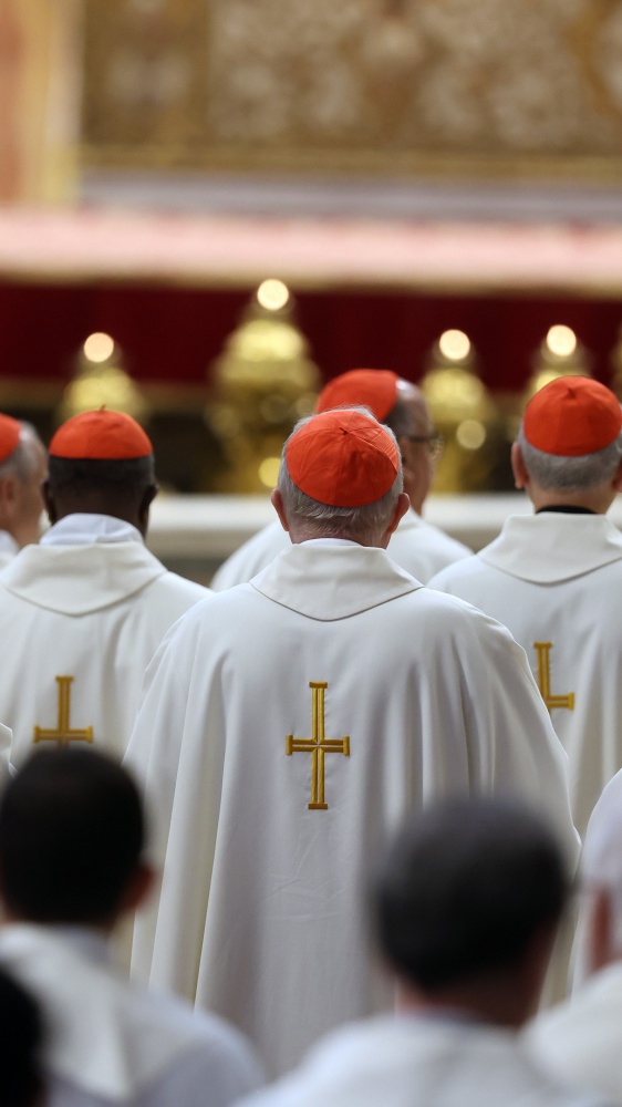 Il conclave a un passo: domani alle 16.30, l'"extra omnes", oggi ultima riunione dei cardinali,  chi sarà il nuovo Papa?