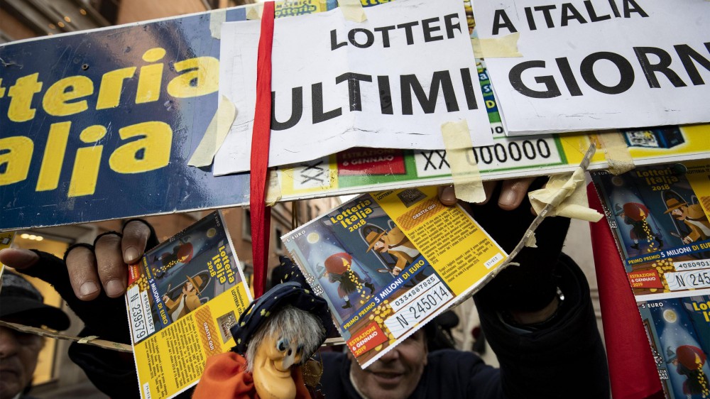 Il Covid colpisce anche la Lotteria Italia, mai così giù la vendita dei biglietti, solo 4,7 milioni di tagliandi