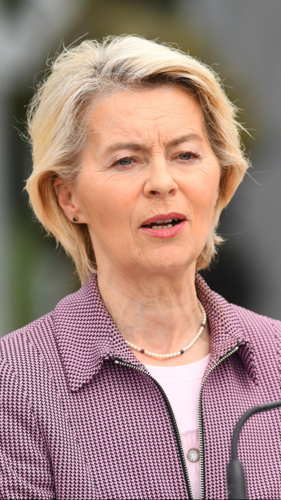 Il Financial Times denuncia una 'interferenza russa al GPS del volo di von der Leyen'.  Il Cremlino nega