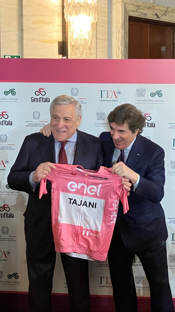 Il Giro d'Italia è ambasciatore dello sport nel mondo; oggi cerimonia alla Farnesina