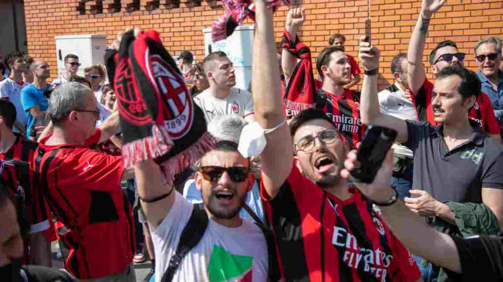 Il Milan è campione d'Italia, niente ribaltone Inter, i rossoneri festeggiano dopo undici anni di attesa