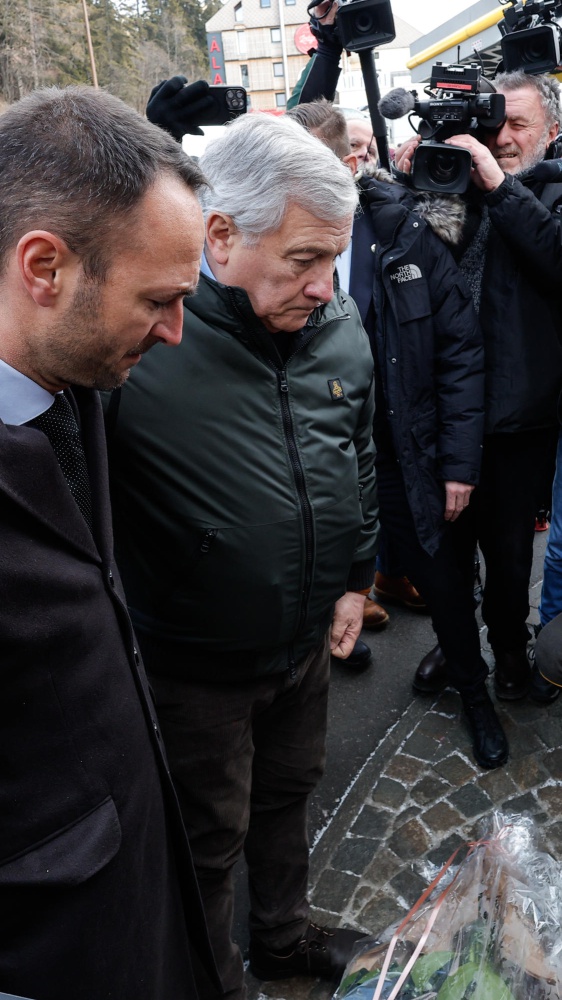 Il ministro Tajani a Crans - Montana, sei dispersi e tredici feriti italiani, una vittima è un sedicenne di Genova