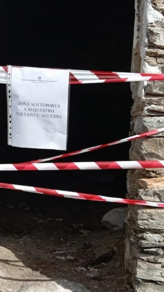 Il mistero dell'omicidio della ragazza francese nella chiesa diroccata in Val D'Aosta, si cerca l'assassino