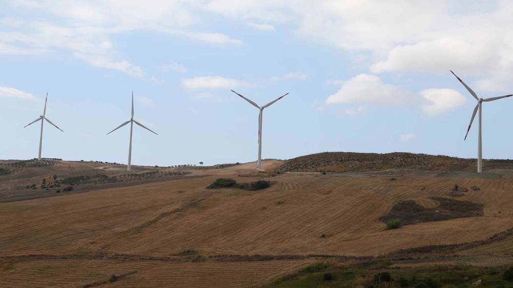 Il mondo va sempre più nella direzione di energia green, nel 2022 da vento e sole il 12% dell'elettricità globale